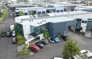 Road front office warehouse