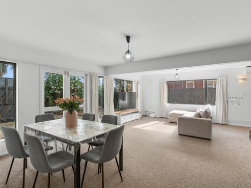 1/8 Cottesmore Close, Burnside