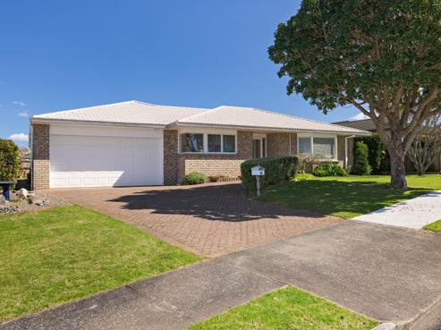 64 Sapphire Drive, Hairini