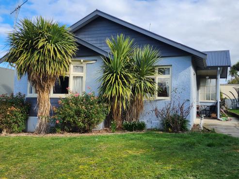 74 Avenue Road, West End