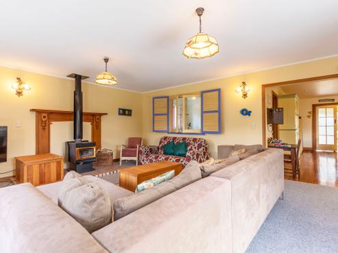 33 Heuheu Parade, Lake Taupo (East)