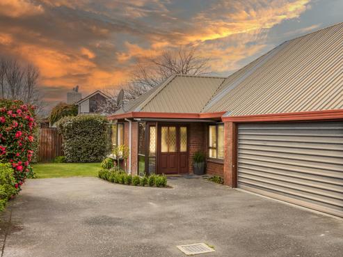 2/50 Ambleside Drive, Burnside