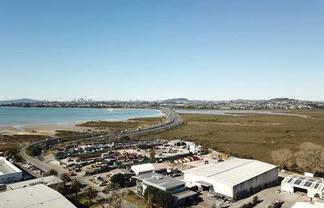 WAREHOUSE / OFFICE WITH SHOWROOM POTENTIAL
