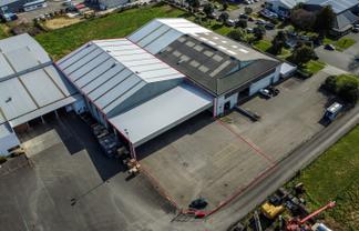 High stud warehouse with yard and canopy
