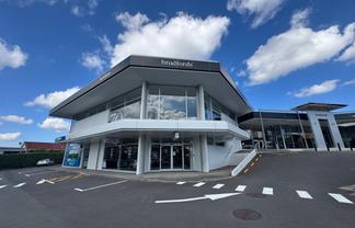 High-Profile Retail Opportunity on Great South Rd