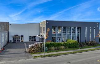 910.8sqm modern warehouse/office with secured yard