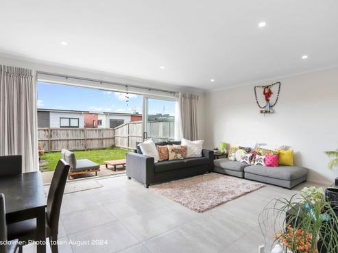 52 Vincent McGrath Crescent, Swanson