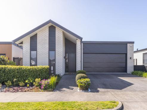 16 Probert Crescent, Greenhill Park