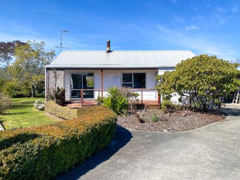 108 Commercial Street, Takaka