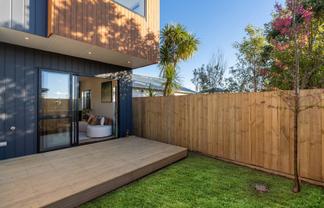 1/163 Lake Road, Belmont