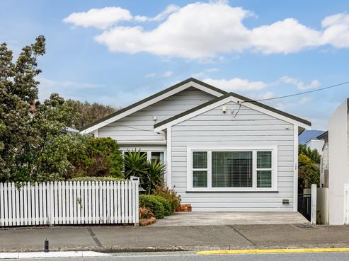 107 Onepu Road, Lyall Bay