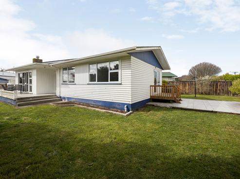 2 Rhonda Avenue, Deanwell