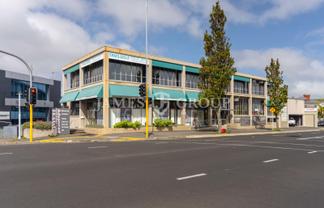 HIGH-PROFILE OFFICE 150M² WITH NATURAL LIGHT