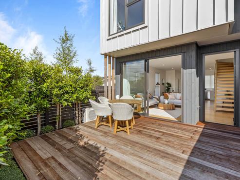 31/82 East Coast Road, Milford