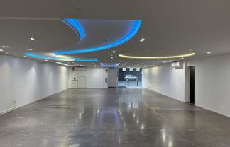 Large Retail/Storage in Newmarket