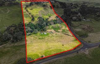 120 Cemetery Road, Pollok