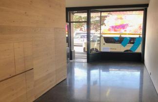 Super tidy retail with rear courtyard!