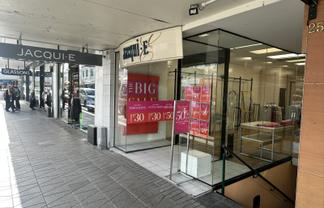 Large Economic Golden Block Retail For Lease