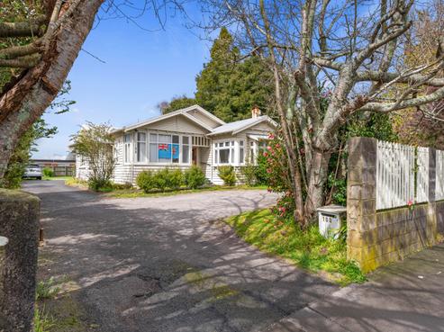 100 Ranolf Street, Glenholme