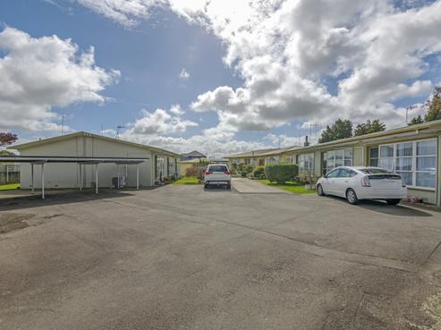 8 Lowestoft Place, West End