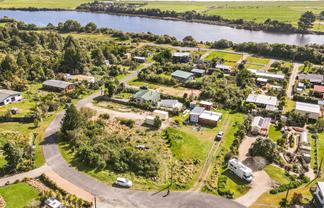 15/17 Nikau Heights, Karamea