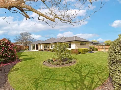 15 Palm Drive, Shirley