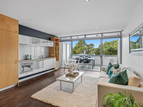 2/6 Beach Front Lane, Browns Bay
