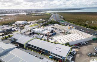 1,290m² PRIME PATIKI ROAD WAREHOUSE + 12 CARPARKS
