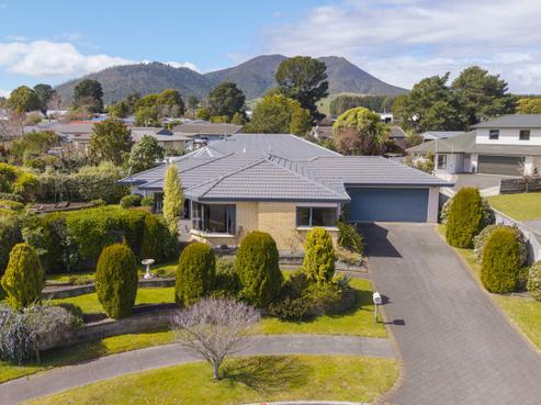 32 Balmoral Drive, Hilltop
