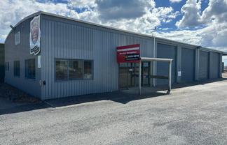 Prime Port location with large secured laydown