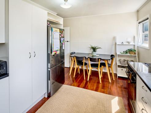 316 Main Road, Tawa
