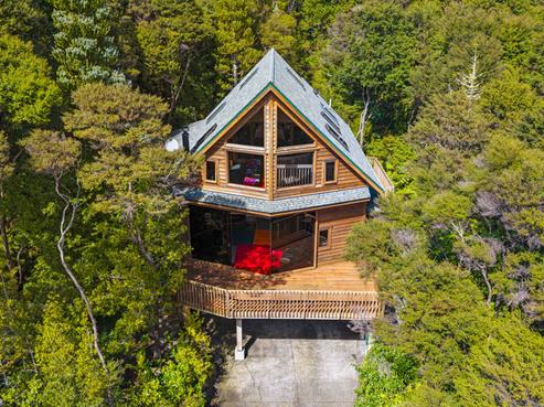 11E Longfellow Parade, Titirangi