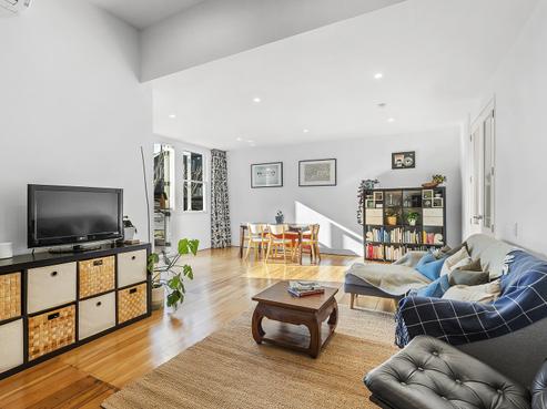 17/3 Severn Street, Island Bay