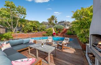 10 Charles Dickens Drive, Mellons Bay