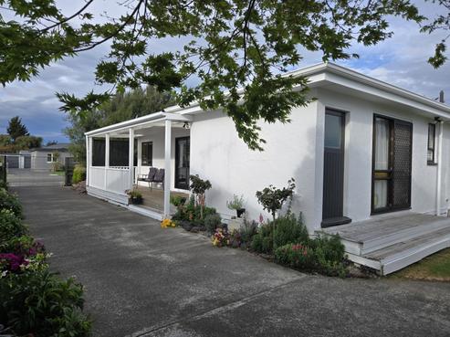 207 Leo Street, Akina