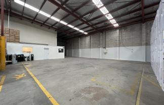 Practical Otahuhu warehouse with flexible options