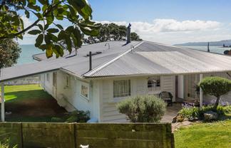300 Thames Coast Road, Thornton Bay