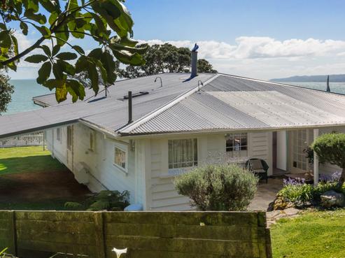 300 Thames Coast Road, Thornton Bay