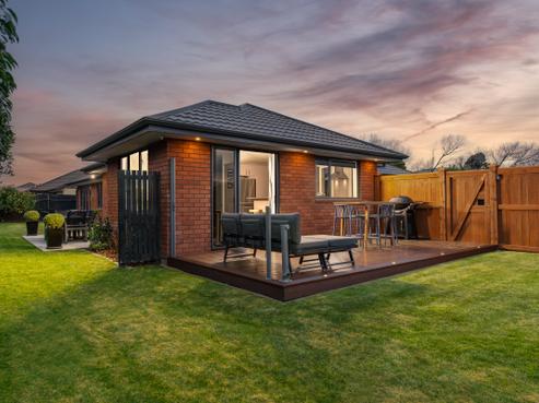 39 Bayswater Crescent, Bromley