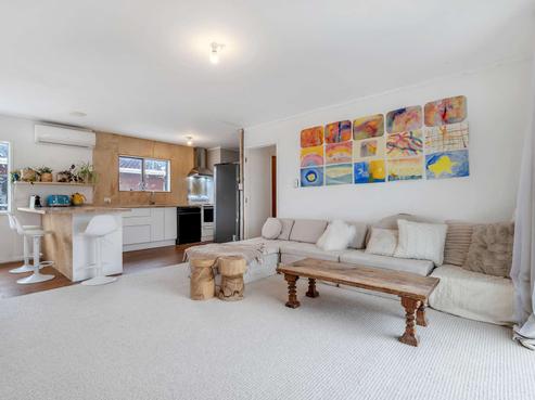 8/247 Henderson Valley Road, Henderson