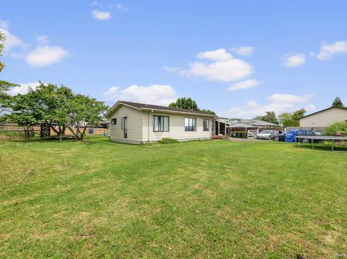 12 Stoll Place, Clendon Park