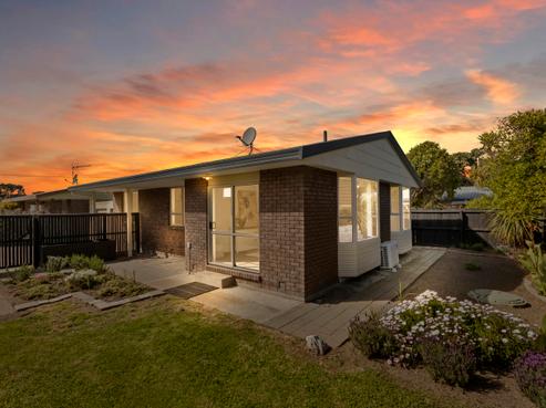 2/166 Rocking Horse Road, Southshore