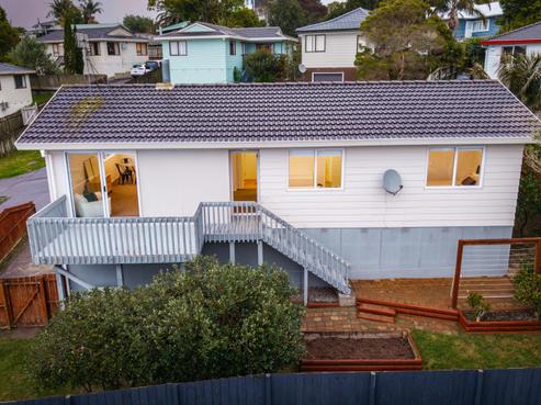 24 Halloran Place, Massey