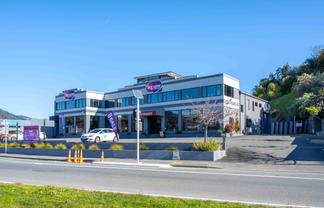 Nelson LFR – Retail, Medical or Showroom