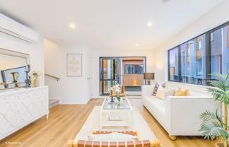 8/6  Woodhouse Place, West Harbour