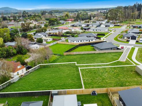 16 Cleaver Street, Woodend