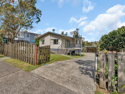 102 Alcoba Street, Kamo