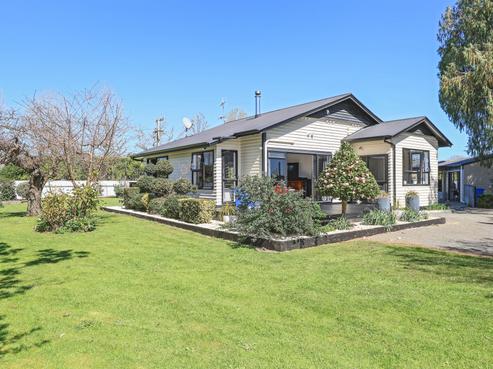 7 Longlands Road East, Longlands