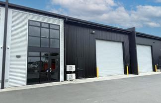 Well-Appointed Industrial Unit with 5 Parks