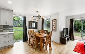 1/351 West Coast Road, Glen Eden